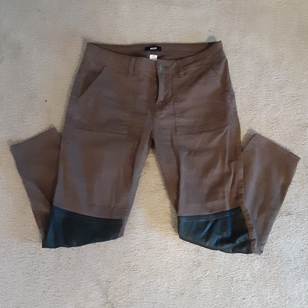 Faux Leather Patch Jeans - Picture 3 of 8